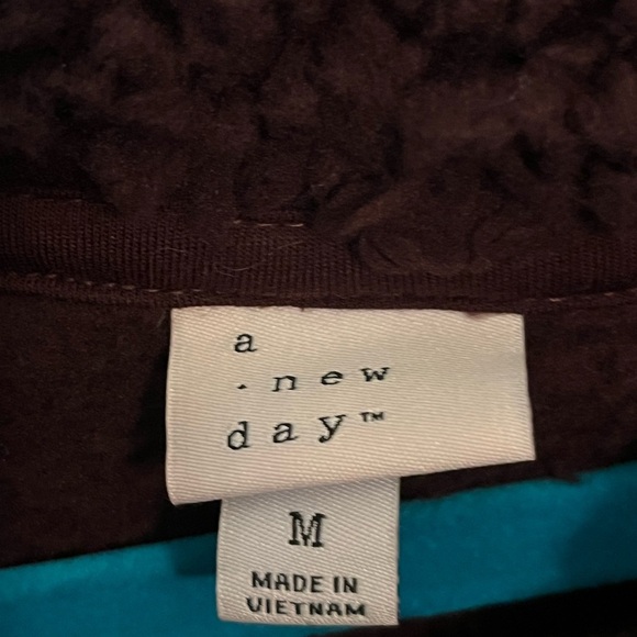 A New Day Sweater Women’s Medium Purple Burgundy Cowl Turtleneck Sherpa - Picture 2 of 4